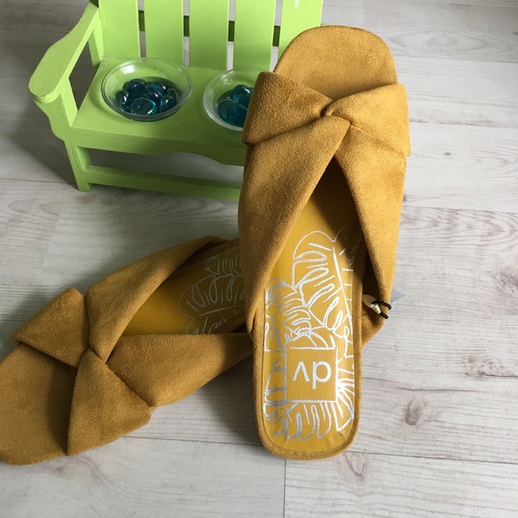 Women's Addie Microsuede Knotted Slide Sandals-B9 - Picture 8 of 8